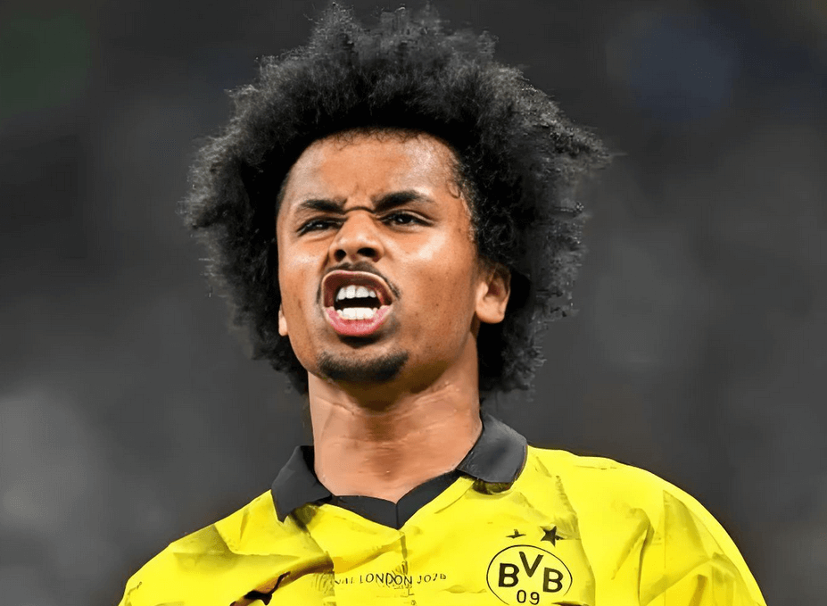 Adeyemi anotó dos goles para ayudar al Dortmund a ganar 4-2
