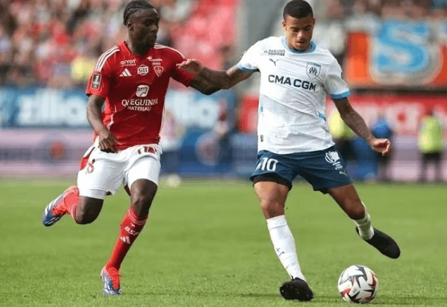 Greenwood marcó dos goles en su debut en la Ligue 1