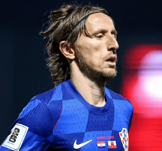 Modric, de 40 años, sigue dominando